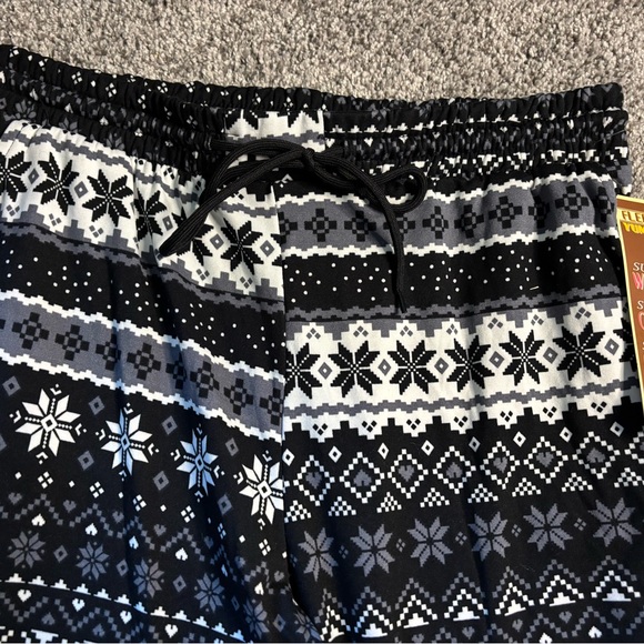 Fleece lined black/white leggings NWT - Picture 2 of 4